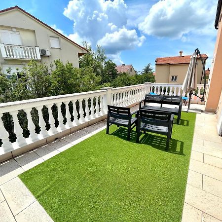Villa Julie ยาดราโนโว ภายนอก รูปภาพ