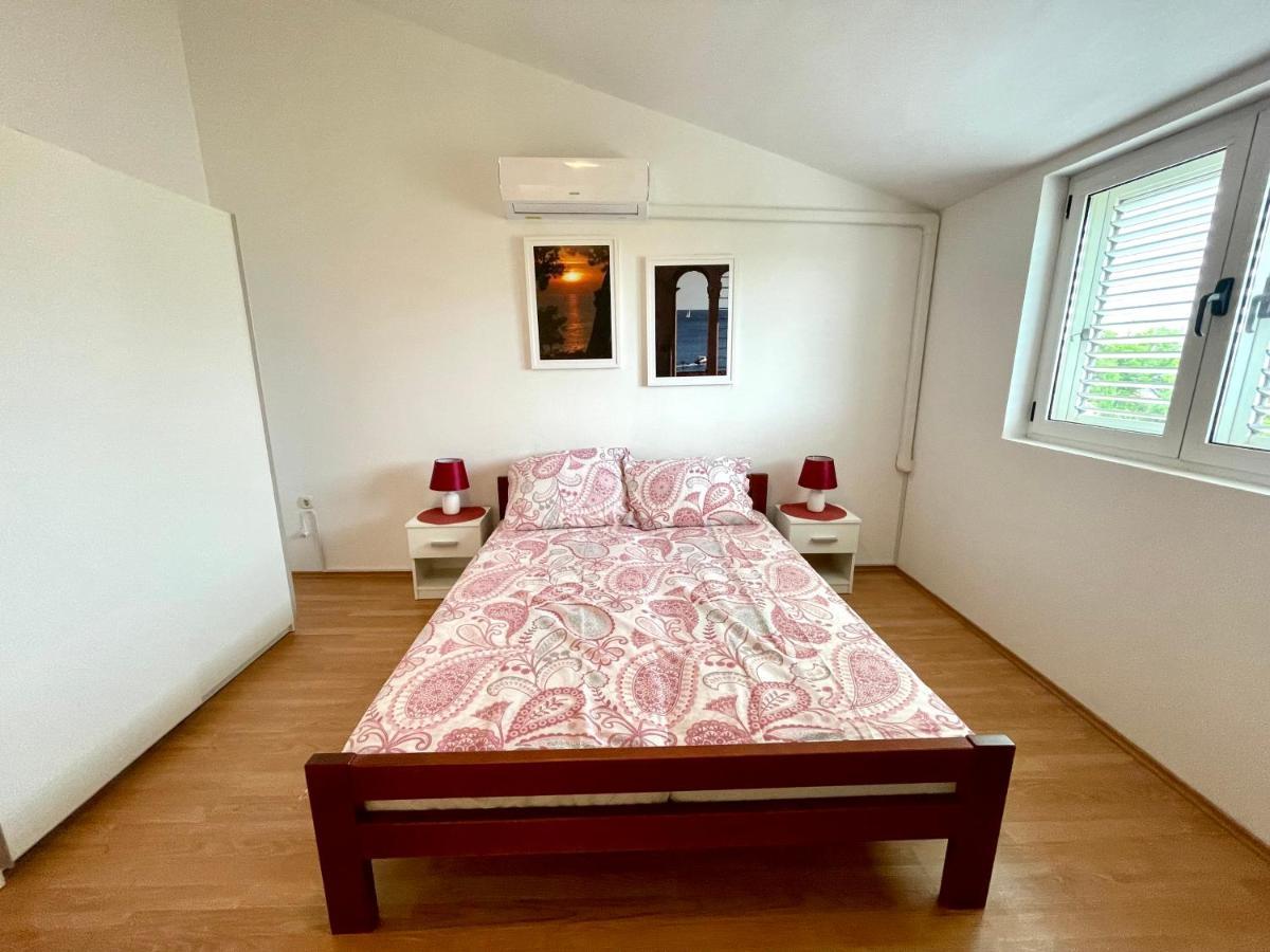 Villa Julie ยาดราโนโว ภายนอก รูปภาพ