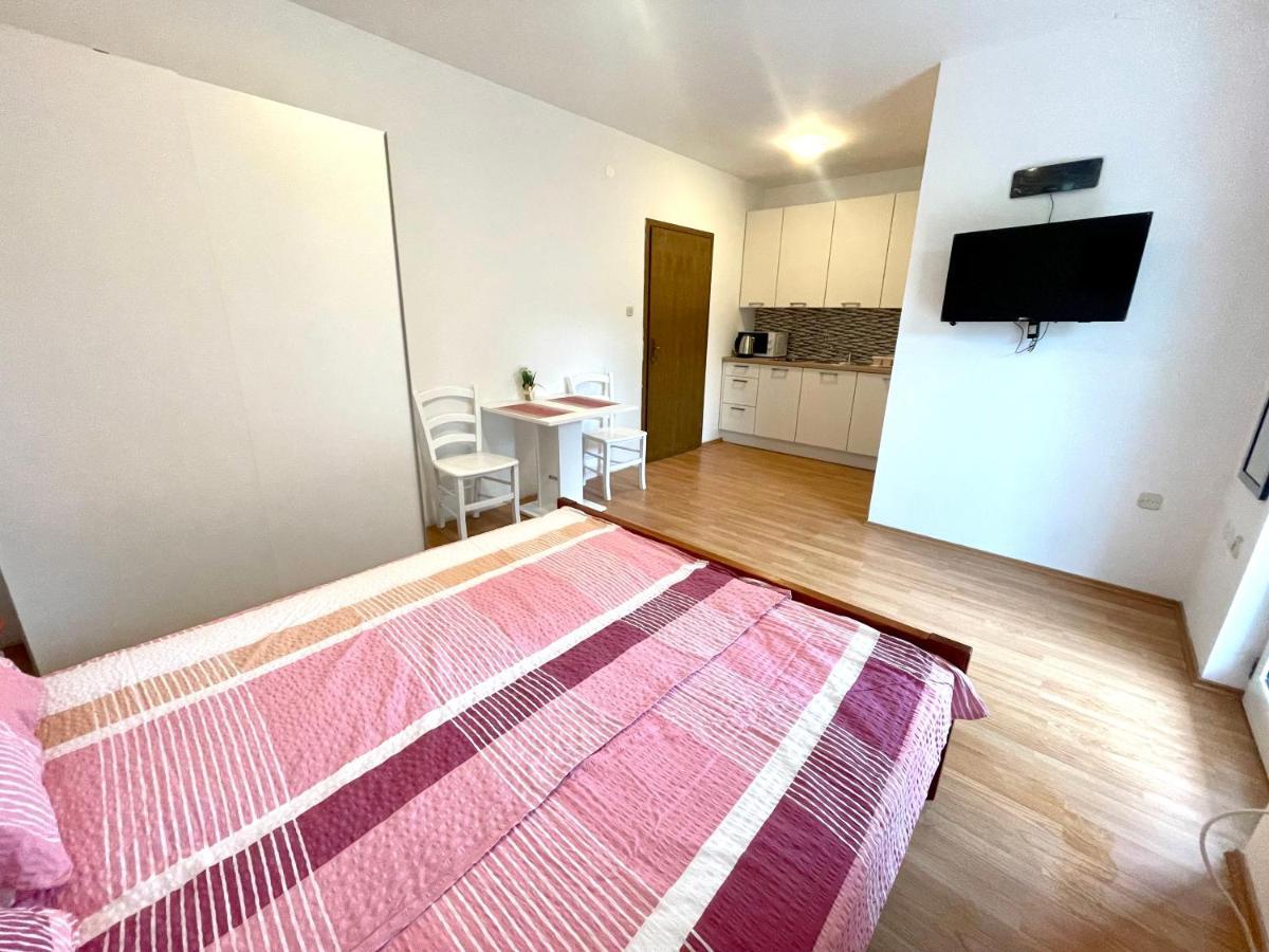 Villa Julie ยาดราโนโว ภายนอก รูปภาพ